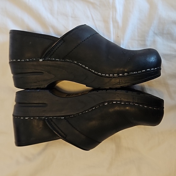 Matte Black Sanita The Orginal Danish Clogs Size 38 - Picture 3 of 7